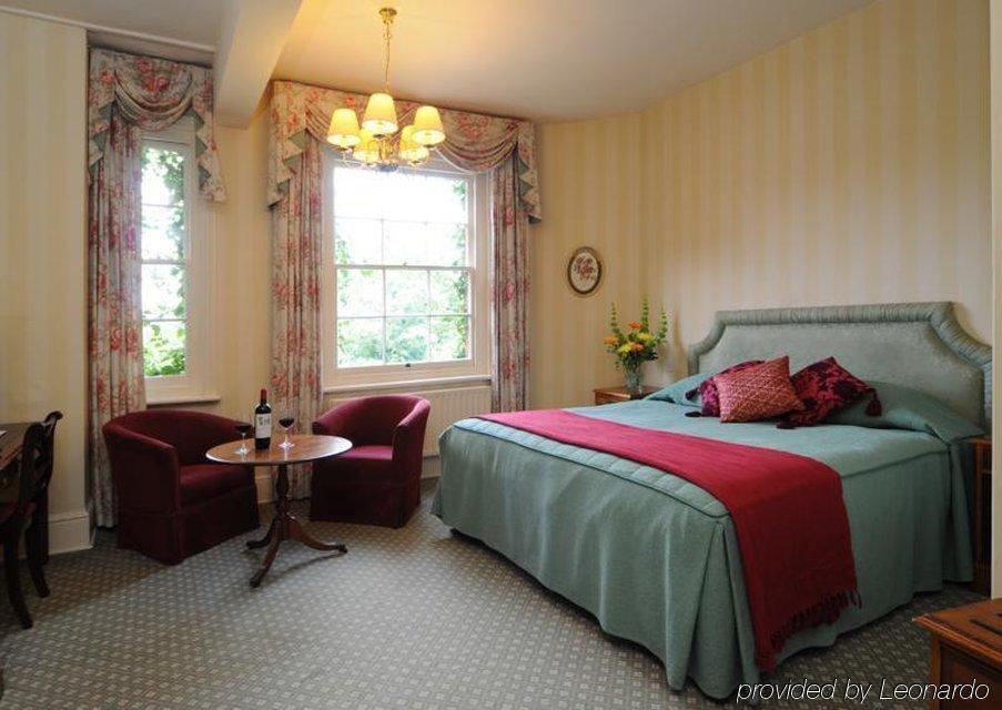 The Crown Manor House Hotel Lyndhurst Room photo